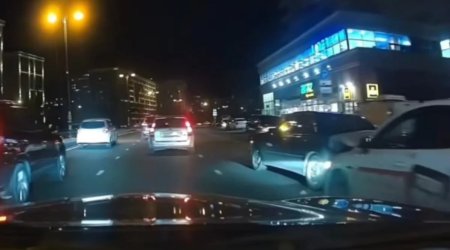 Bakıda qəza anı kameralara düşdü - VİDEO