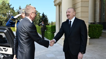 İlham Əliyev Latviya Prezidentini belə qarşıladı &ndash; FOTO