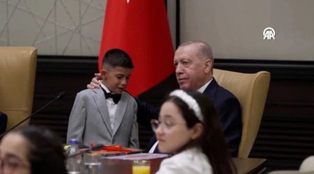 Ərdoğan da uşaqla birlikdə AĞLADI - Prezident Sarayındakı görüşdən GÖRÜNTÜLƏR - FOTO/VİDEO