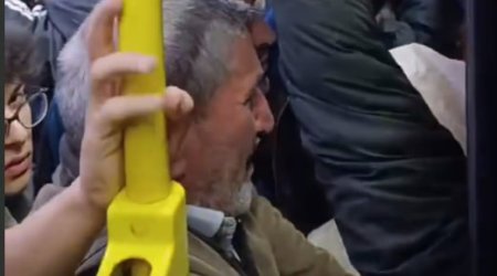 569 nömrəli avtobus qapısı açıq hərəkət edir: Sərnişinlər risk altındadır &ndash; VİDEO