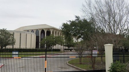 ABŞ-da sinaqoqa hücum etmək istəyən 18 yaşlı qız SAXLANILDI &ndash; FOTO