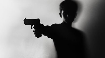 ABŞ-da dəhşətli HADİSƏ: dərsə getmək istəməyən yeniyetmə atasını güllələdi