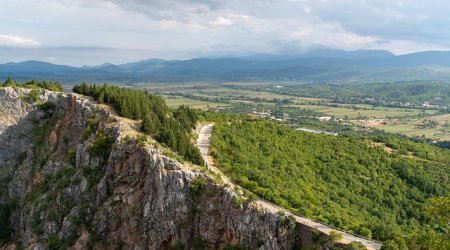 Qadın 60 metrlik yüksəklikdən yıxıldı &ndash; SAĞ QALDI