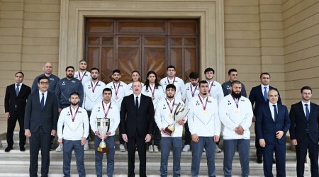 Prezidentin çempion güləşçilərimizlə görüşündən VİDEO