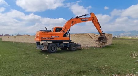 Göygöldə qanunsuz tikili söküldü &ndash; FOTO/VİDEO