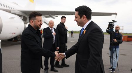 Zelenski İrəvana gəldi