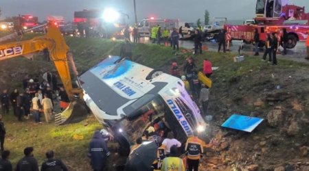Malatyada sərnişin avtobusu dərəyə aşdı - 4 ölü, 15 yaralı var