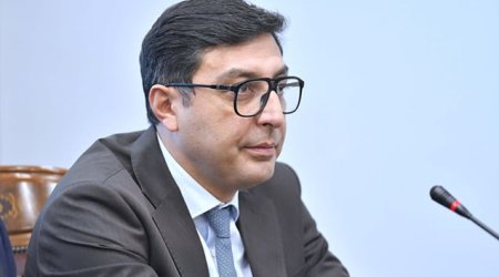 Müşavirini bu liseyə direktor təyin etdi - FOTO