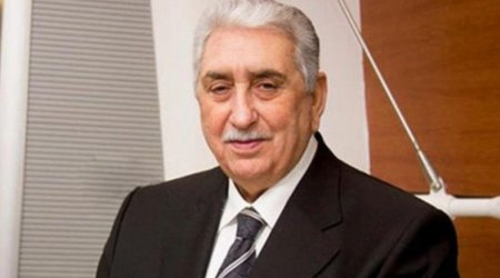 Arif Babayevin məzar daşındakı yazı müzakirə yaradır - Mənsum İbrahimovdan açıqlama
