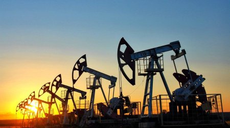 Bloomberg: "Qlobal neft ehtiyatları 270 milyon barel azalıb"
