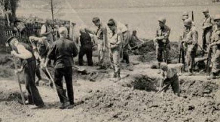 Nasistlər Krivoy Roqda insanları öz məzarlarını qazmağa məcbur edirmiş - ARXİV - FOTO