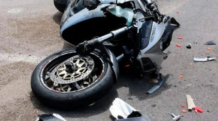 Bakıda motosiklet qəza törətdi, ölən var - VİDEO