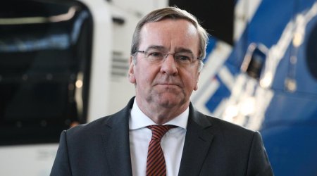 Almaniyanın Müdafiə naziri Putinin sözlərini "aldadıcı manevr" adlandırdı