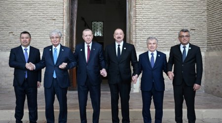 Türk Dünyasının liderləri Türküstanda əl-ələ - FOTO