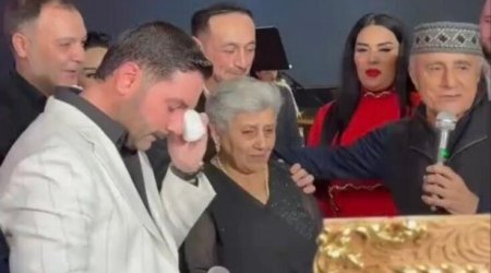 Xalq artisti İzzət Bağırovla anasını kövrəltdi - VİDEO