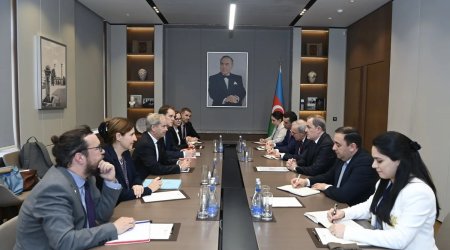 Ceyhun Bayramov Aİ rəsmisi ilə nələri müzakirə etdi? - FOTO