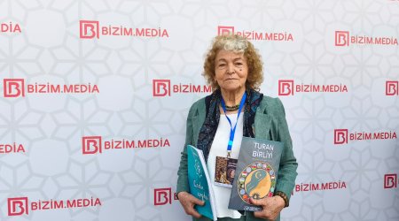 Güləmail Muradın rəhbərlik etdiyi jurnal festivalda maraqla qarşılandı - FOTO