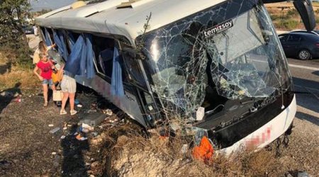 Türkiyədə turist avtobusu aşdı: 46 nəfər xəsarət aldı