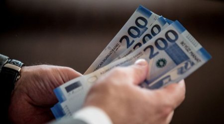 Azərbaycanda manatla verilmiş kreditlər UCUZLAŞIB