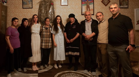 Prezidentin qızları şəhid Ülfət Babazadənin evində - FOTOLAR
