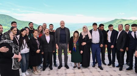 İlham Əliyev Şuşanın Böyük Qaladərəsi kəndində sakinlərlə görüşdü - FOTO