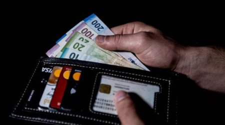 Niyə bəziləri kasıblıqdan qurtula bilmir? &ndash; Pulla bağlı edilən səhvlər