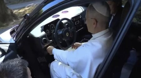 Ferrari-nin bu modelini Roma Papası özü sınadı