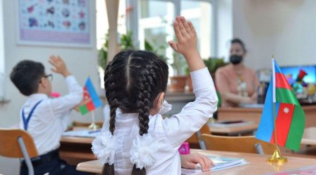 Məktəb gündəliklərinin unudulan sütunu: Davranış qiymətləri niyə tarixə qovuşdu?