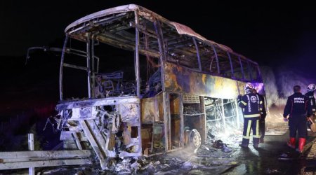 Türkiyədə sərnişin avtobusu yandı: 8 ölü, 33 yaralı var - FOTO/VİDEO