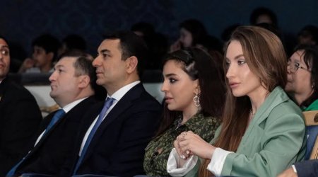 Leyla və Alyona Əliyevalar "Balaca Şahzadə" tamaşasında &ndash; FOTO