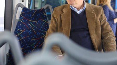 75 yaşlı kişi avtobusda öldü