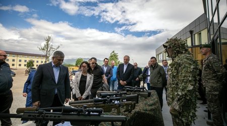 Zakir Həsənov Gürcüstanda silahlara baxış keçirdi - FOTO