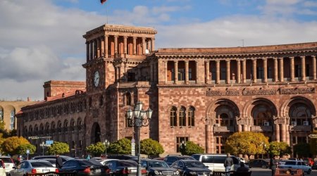 Rusiyadan Ermənistana gələn kişilərə sərhəddə çağırış vərəqəsi paylanır