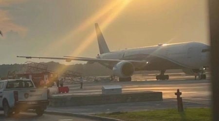 Türkiyədə təyyarə radar dirəyinə çırpılıb - 267 sərnişin təxliyə olunub
