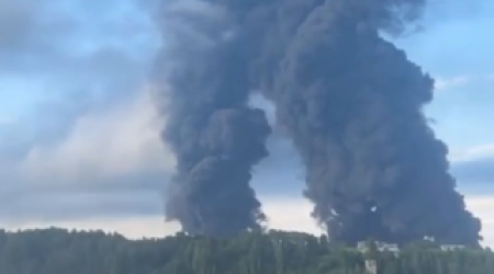 Yaroslavl vilayətində PUA hücumundan sonra neft bazası yanır - VİDEO