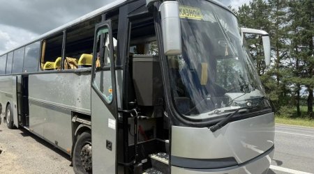 Ukrayna belaruslu uşaqları daşıyan avtobusu VURDU &ndash; Ölən və yaralılar var &ndash; FOTO