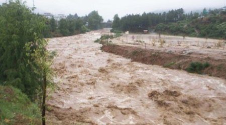 Ağdamda güclü sel qaz xəttini sıradan çıxardı, yolu yuyub apardı