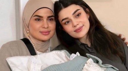 Fərqanə Qasımova qızı və ikinci nəvəsi ilə - FOTO