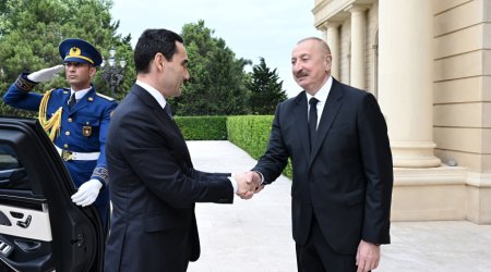 Sərdar Berdiməhəmmədov Bakıda belə qarşılandı &ndash; FOTO/VİDEO