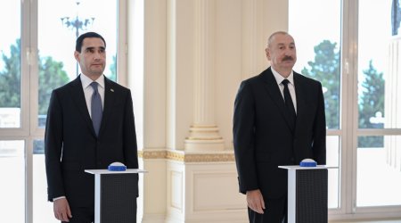 Azərbaycan Türkmənistana neftdaşıyan tanker hədiyyə etdi &ndash; FOTO