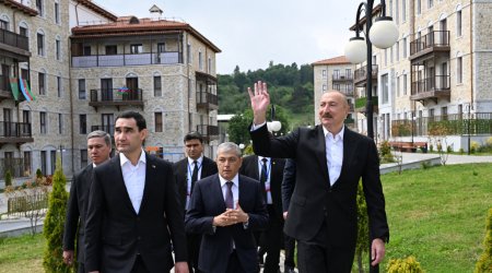 Prezidentlər Şuşa şəhərində inşa edilmiş birinci yaşayış kompleksində - FOTO