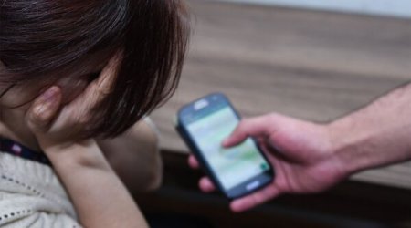 Arvadına mesaj göndərən dəmirçini bıçaqladı: Binədəki insidentin TƏFƏRRÜATI