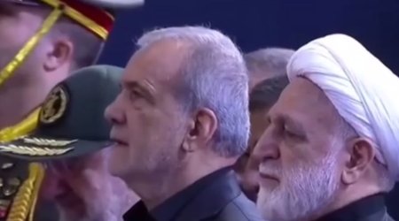 Pezeşkian Xamenei ilə vida mərasimində göz yaşlarını saxlaya bilmədi &ndash; VİDEO