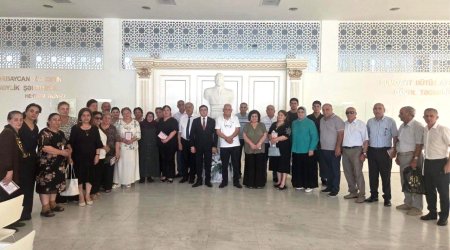 Sarı Aşığın &ldquo;Gül dəftəri&rdquo; kitabının IV nəşri təqdim olundu &ndash; FOTO