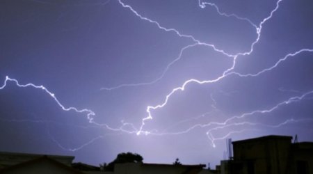 Fransada dəhşətli tufan: Bir gecədə 141 mindən çox şimşək çaxdı, ölənlər var