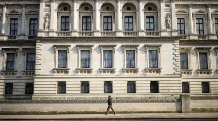 Britaniya diplomatlarını İrandan geri çağırdı