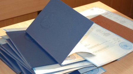 Diplomlar elektronlaşdı: Məzunlar kağız variantı necə əldə edə bilərlər?