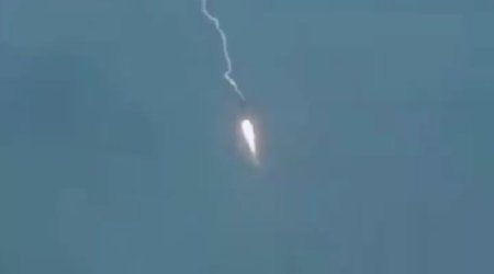 Çində İNANILMAZ HADİSƏ &ndash; Komsosa uçan raketi ildırım vurdu &ndash; ANBAAN VİDEO