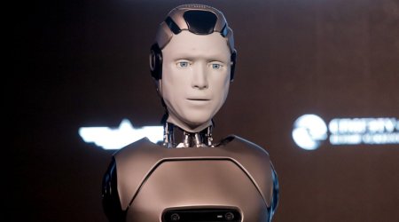 Nyu-York məktəbində humanoid robotun tətbiqi narazılıq yaradıb - FOTO