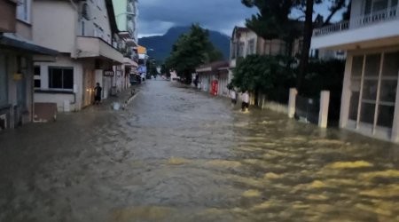 Türkiyədə yaşayış məhəllələri su altında qaldı - VİDEO